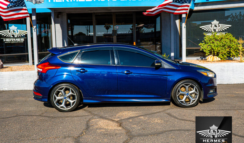 2017 Ford Focus ST Hatchback – MANUAL full