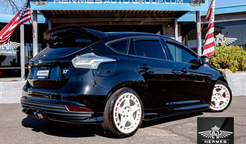 2017 Ford Focus ST Hatchback – MANUAL full