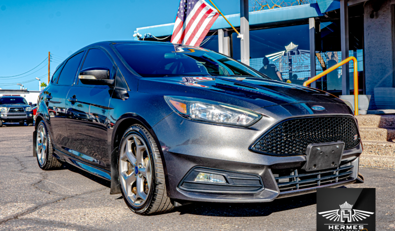 2017 Ford Focus ST Hatchback – MANUAL full