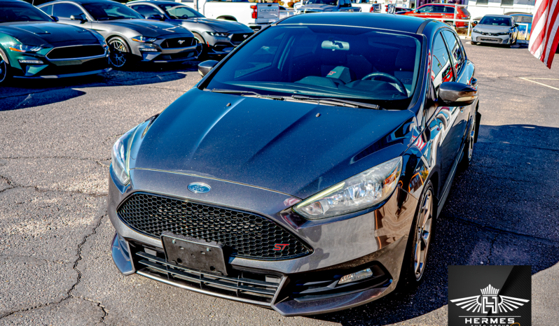 2017 Ford Focus ST Hatchback – MANUAL full