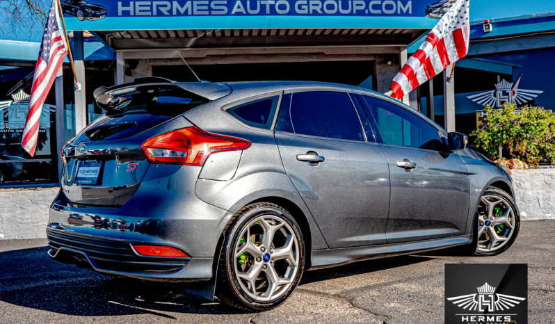 2017 Ford Focus ST Hatchback – MANUAL full