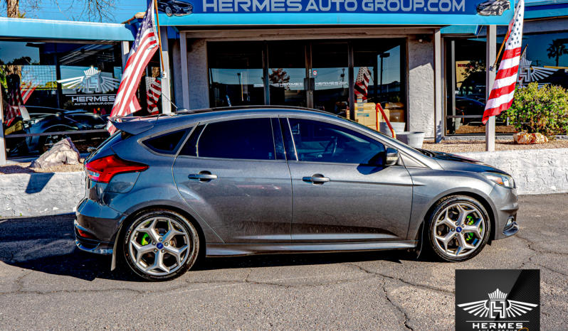 2017 Ford Focus ST Hatchback – MANUAL full