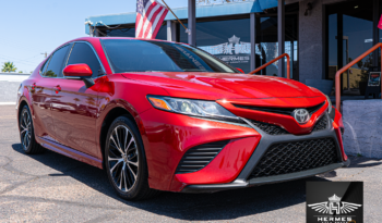 2020 Toyota Camry SE Sedan full