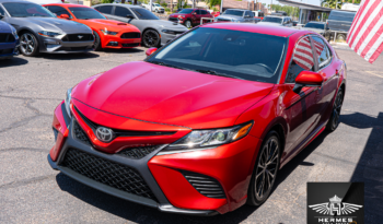 2020 Toyota Camry SE Sedan full