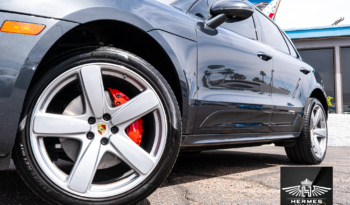 2017 Porsche Macan Turbo w/Performance Pkg Sport Utility 4D full