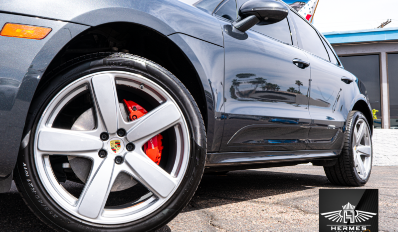 2017 Porsche Macan Turbo w/Performance Pkg Sport Utility 4D full