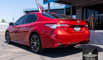 2020 Toyota Camry SE Sedan full