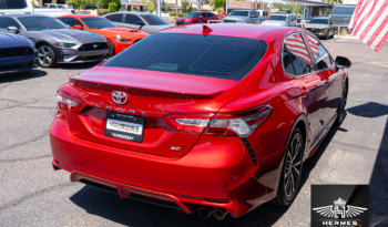2020 Toyota Camry SE Sedan full