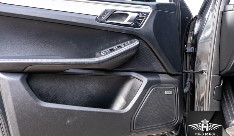 2017 Porsche Macan Turbo w/Performance Pkg Sport Utility 4D full