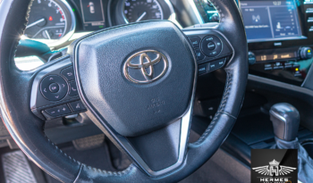 2020 Toyota Camry SE Sedan full