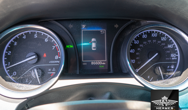 2020 Toyota Camry SE Sedan full