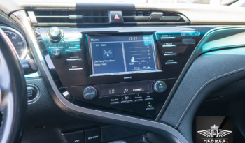 2020 Toyota Camry SE Sedan full