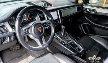 2017 Porsche Macan Turbo w/Performance Pkg Sport Utility 4D full