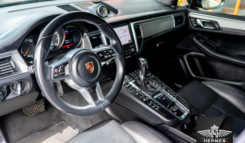 2017 Porsche Macan Turbo w/Performance Pkg Sport Utility 4D full