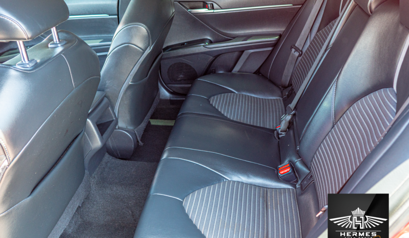 2020 Toyota Camry SE Sedan full