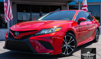 2020 Toyota Camry SE Sedan full