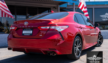 2020 Toyota Camry SE Sedan full