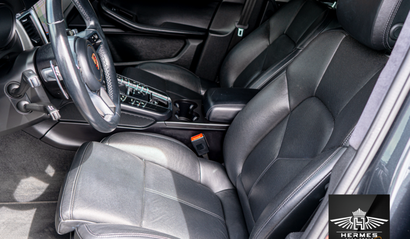 2017 Porsche Macan Turbo w/Performance Pkg Sport Utility 4D full