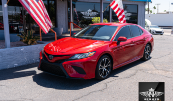 2020 Toyota Camry SE Sedan full