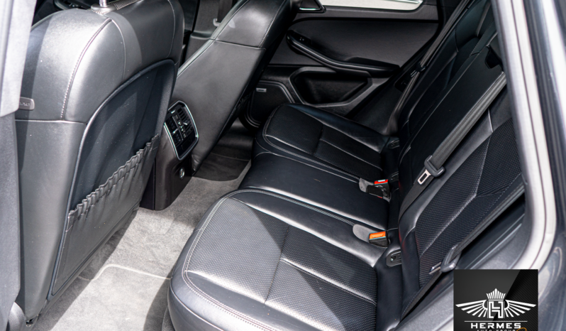 2017 Porsche Macan Turbo w/Performance Pkg Sport Utility 4D full