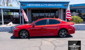 2020 Toyota Camry SE Sedan full