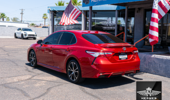 2020 Toyota Camry SE Sedan full