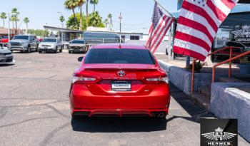 2020 Toyota Camry SE Sedan full