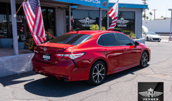 2020 Toyota Camry SE Sedan full