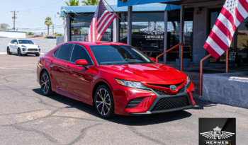 2020 Toyota Camry SE Sedan full