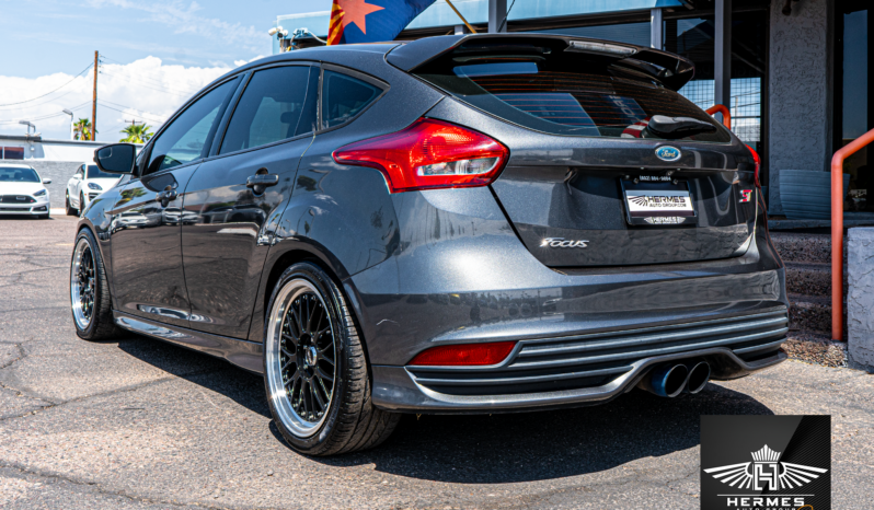 2017 Ford Focus ST Hatchback – MANUAL full