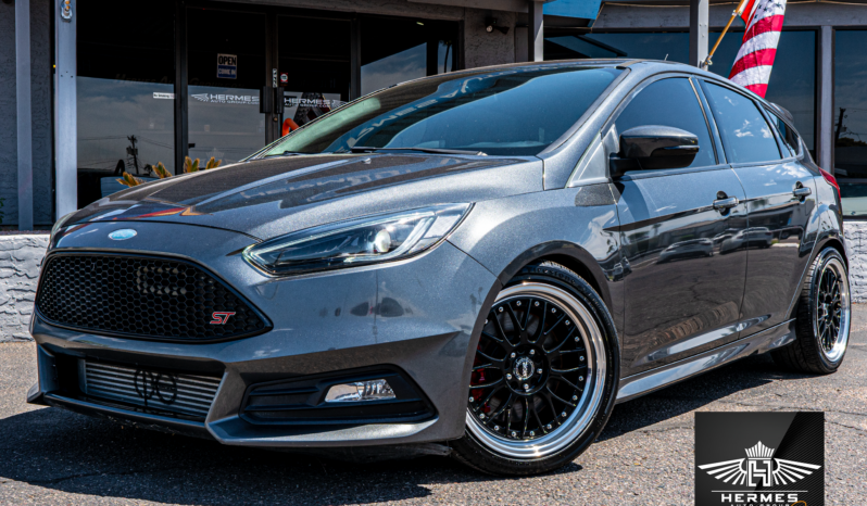 2017 Ford Focus ST Hatchback – MANUAL full