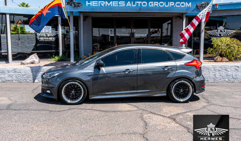 2017 Ford Focus ST Hatchback – MANUAL full