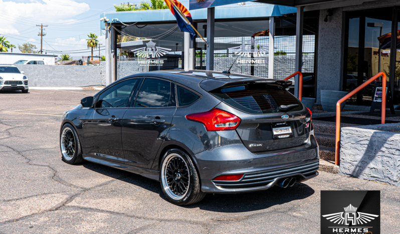 2017 Ford Focus ST Hatchback – MANUAL full
