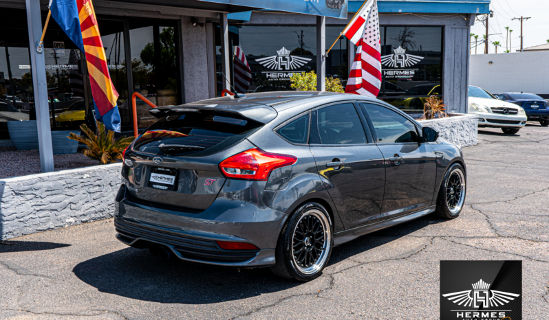 2017 Ford Focus ST Hatchback – MANUAL full