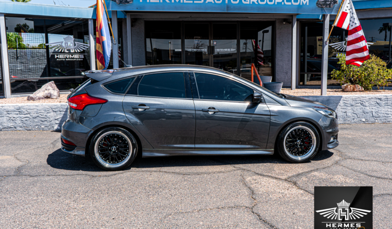 2017 Ford Focus ST Hatchback – MANUAL full