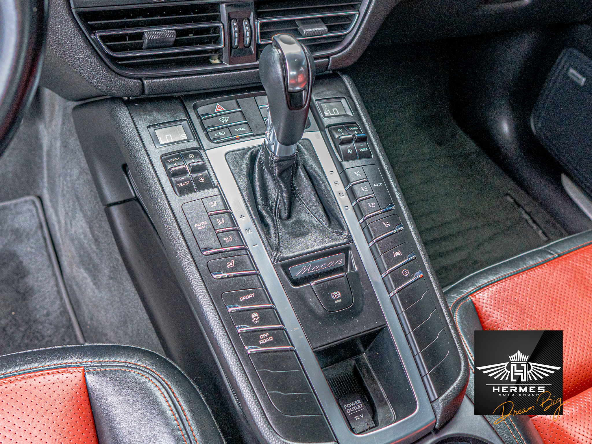 2021 Porsche Macan S - Photo 25