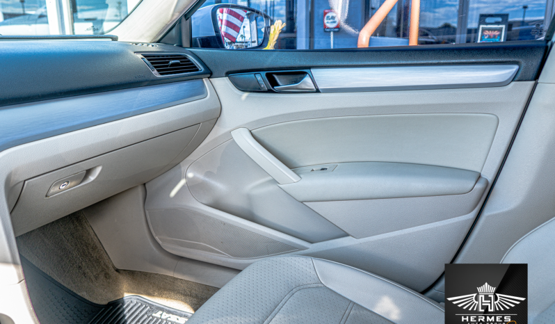 2013 Volkswagen Passat TDI SE Sedan full